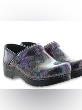 Dansko Professional Patent Clogs Sz 39/8.5
Metallic Ink Healthcare Chic